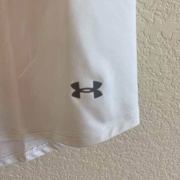 Women’s Under Armour athletic top - Picture 3 of 4